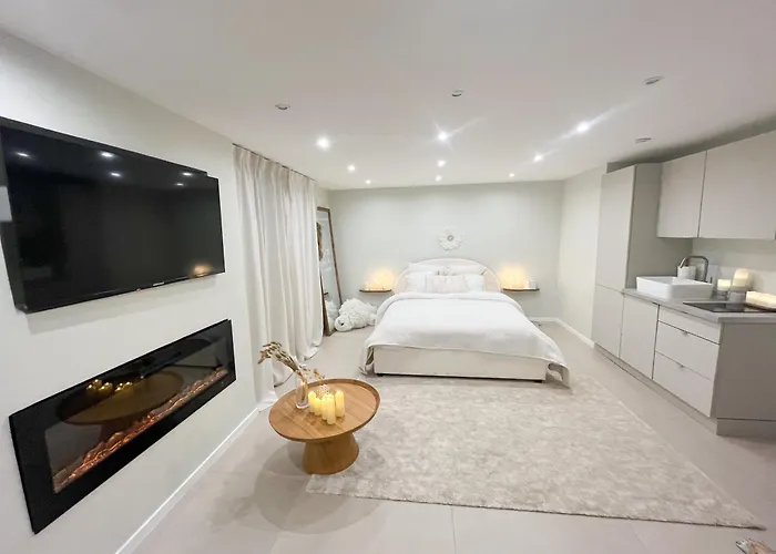 Apartment Romantique Avec Bain Antibes
